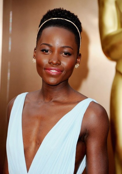 Lupita-Nyongo-in-Prada-February-2014-BellaNaija-Style-2014-Academy-Awards-Oscars-BellaNaija-02-422x600