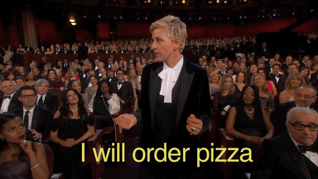 Ellen anuncia la inminente pizza y Y Kerry Washington (esquina inferior izquierda) contiene su júbilo ellenpizza43