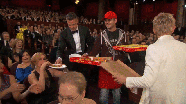 Brad Pitt siendo un excelente actor de reparto. llegó la pizza