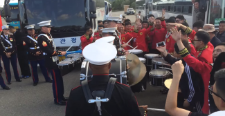 Drum-battle-vs-marching-band-battle-pelea-de-bandas-banda-musica-corea-eua