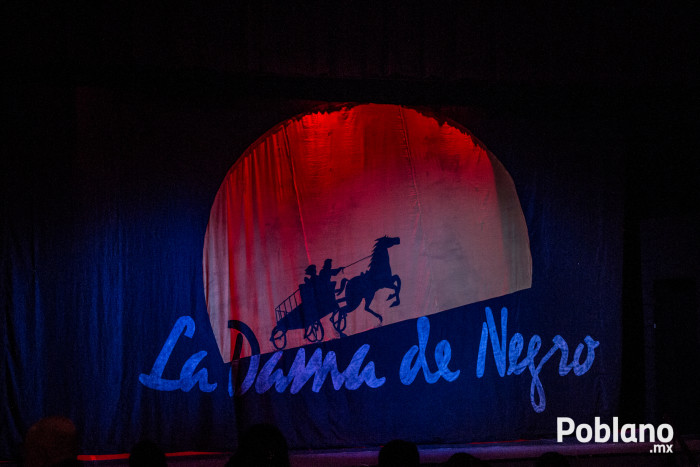 la-dama-de-negro-obra-teatro-17