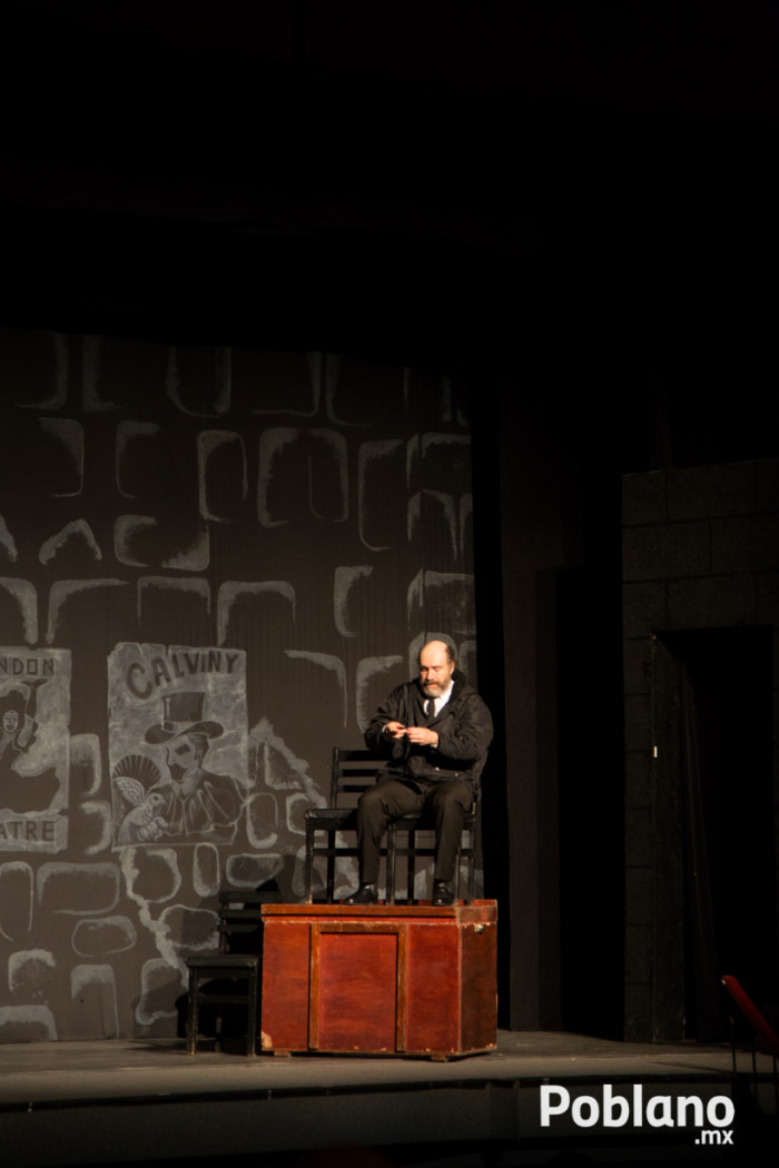 la-dama-de-negro-obra-teatro-6