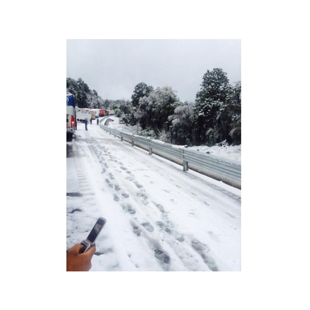 Nieve en Autopista México Puebla / Foto Por: @raqueldelacroix @lau.and.ximebebe