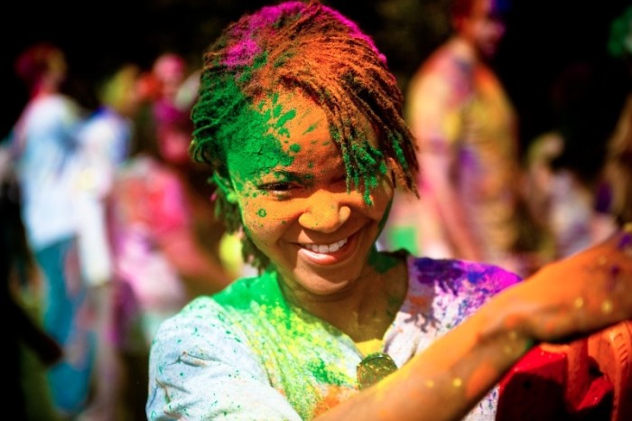 holi-02