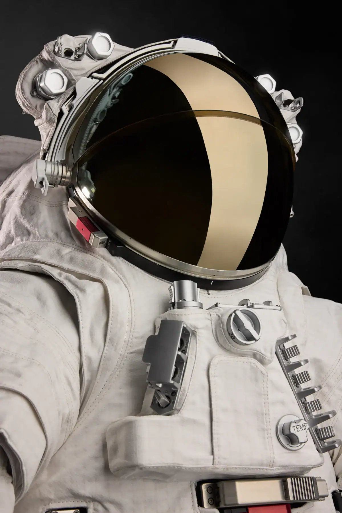 Ilustración digital que representa tecnología óptica avanzada para exploración lunar.