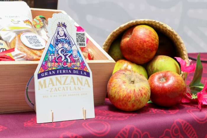 Feria tradicional en Zacatlán con música, manzanas y ambiente familiar 