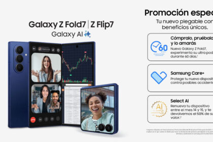 Galaxy Z Fold7 en posición plegada y desplegada sobre fondo minimalista
